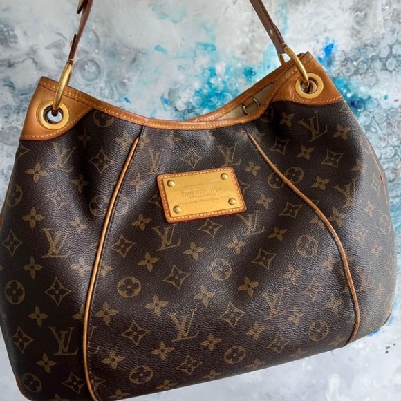 AUTHENTIC - Picture 1 of 6